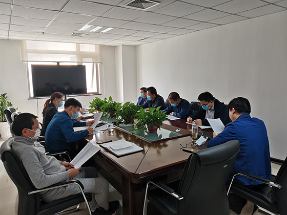 中心组学习.jpg 中心组学习.jpg