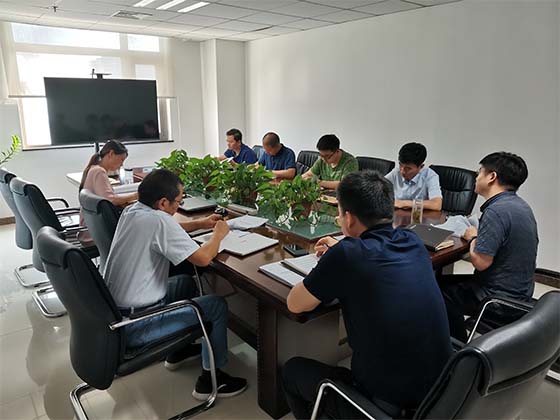 中心组学习.jpg 中心组学习.jpg