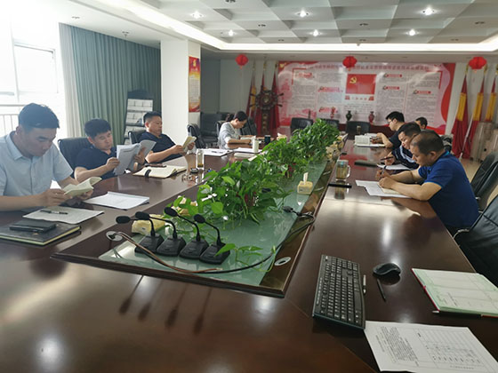 中心组学习.jpg 中心组学习.jpg